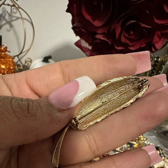 VINTAGE LIZ CLAIRBORNE LEAF PIN - Picture 2 of 3